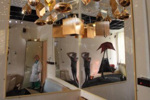 Зеркало настенное небьющееся без подсветки 75х50 сантиметров - fgospostavki.ru - Грозный